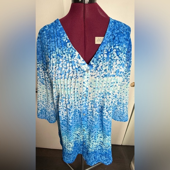 Blue Patterned Women's Top - Picture 2 of 6
